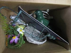 lot 9 image: assorted new bird decor...