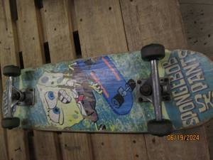 lot 104 image: sponge bob skate board...