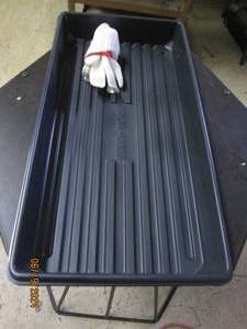 lot 128 image: 3 gardening trays and gloves...