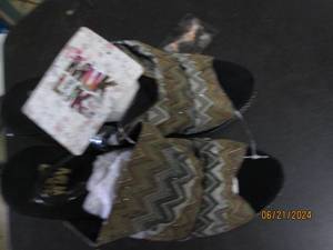 lot 134 image: new muk luk womens shoes size 8...