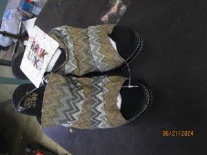 lot 135 image: new muk luk womens shoes size 8...