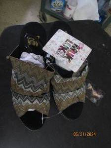 lot 136 image: new muk luk womens shoes size 8...