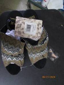 lot 139 image: new muk luk womens shoes size 8...