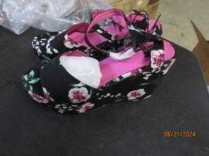 lot 146 image: new muk luk womens shoes size 8...
