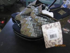 lot 149 image: new muk luk womens shoes size 9...