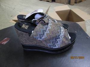 lot 154 image: new muk luk womens shoes size 10...