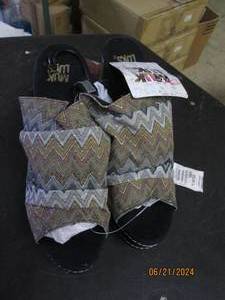 lot 155 image: new muk luk womens shoes size 10...
