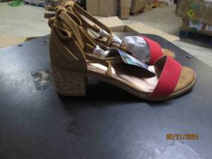 lot 157 image: new size 8 muk luk womens sandels...