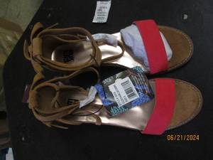 lot 159 image: new size 8 muk luk womens sandels...