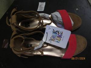 lot 164 image: new size 8 muk luk womens sandels...