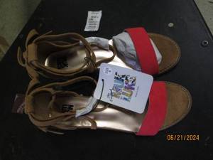 lot 165 image: new size 8 muk luk womens sandels...