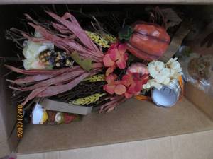 lot 192 image: box of fall decor...