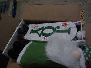 lot 194 image: 2 gnomes for chritmas...