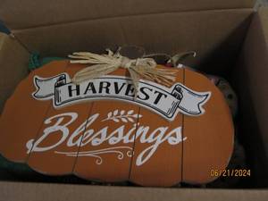 lot 196 image: box of fall decor...