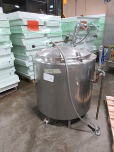 lot 709 image: GROEN 40 GALLON ELECTRIC STEAM KETTLE NEEDING REPAIR