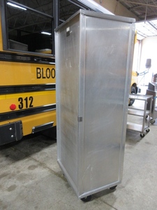 lot 713 image: WEAR EVER BUNSHEET PAN RACK