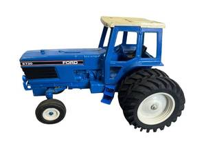 lot 7 image: Vintage Ford 8730 Diecast Tractor by Scale Models 116 Scale with Duals