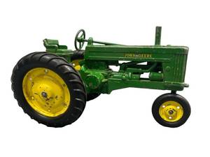 lot 16 image: Vintage 1950s Ertl John Deere 60 Tractor NF Metal Rims 116 Scale