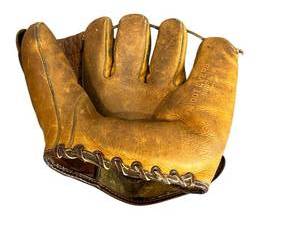 lot 20 image: Vintage 1950s Hutch Hoot Evers 32 Baseball GloveMit in Good Overall Condition