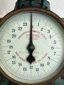 lot 53 image: Antique Prudential Family Scale American Cutlery Co (Chicago) 24-Pound in Good Working Condition