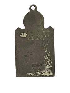 lot 104 image: Vintage University of Minnesota S.A.U.M. Sterling Silver Boxing MedalPendant (7.9 grams) (1.25 long)
