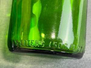 lot 116 image: Neat Lot of Vintage Green and Brown Glass Wine Bottles