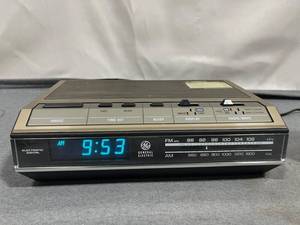 lot 121 image: Vintage Radio Lot including Airline Transistor Nine (GEN-1222) (Needs Batteries)GE Model 7-4642 (Works)GE Model 7-2850A (Works)