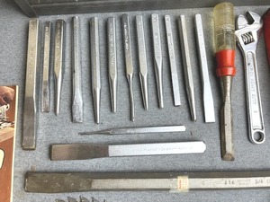 lot 142 image: Vintage Craftsman 6500 Tool Box Loaded with Hand Tools