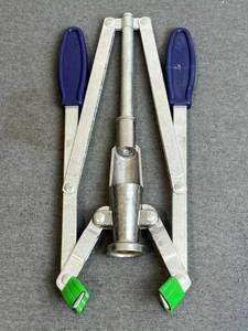 lot 144 image: Vintage 1960s Wine Corker Bottle Capper by Bayco (Made in Canada)