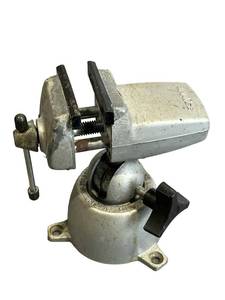 lot 145 image: Vintage Panavise 2.5 Vise with Swivel Head in Good Working Condition