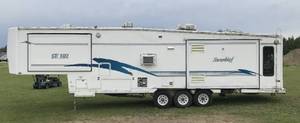 lot 6 image: 1999 NU-WA Snowbird 5th-Wheel Camper