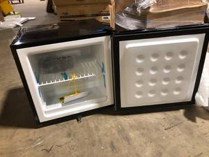 Whynter 1.1 cu. ft. Energy Star Upright Freezer with Lock - Stainless Steel   Customer Returns See Pictures