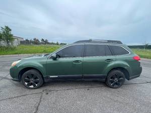 2010 Subaru Outback 2.5I Premium - AWD - MANUAL