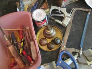 Vintage oil Cans, utility knives, s...