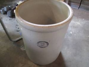 Large 12-gallon Buckeye Pottery sto...