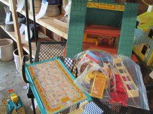 Vintage Fisher Price play family A-...