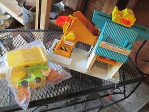 Vintage Fisher Price Lift and Load ...