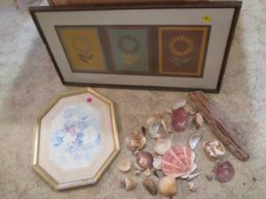 Assorted floral wall decor and Drif...