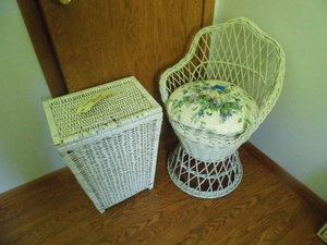 White Wicker Rattan padded chair wi...