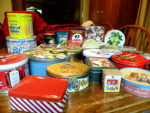 Lot of decorative collectible stora...
