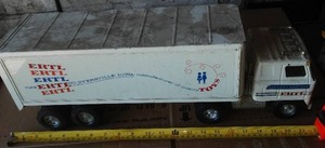 lot 213 image: ERTL Semi Truck, No. 0557. Made by ERTL