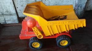 lot 221 image: Fisher-Price Dump Truck.