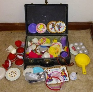 lot 6 image: Vintage Play Kitchen Set With Case.