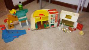 lot 17 image: Vintage Fisher-Price Toys. (3)