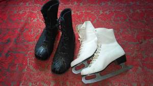 lot 30 image: Vintage Ice Skates And Felt Boot Liners.