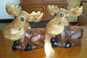lot 64 image: Moose Bobble Head (2).