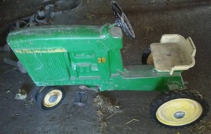 lot 233 image: John Deere 20 Pedal tractor. great shape. cast aluminum.