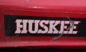 lot 290 image: Huskee Riding Lawn Mower.  13 HP, 38 in. Cutting Deck, 6 Speed. deck not shown in pictures