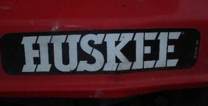 lot 291 image: Huskee Riding Lawn Mower. 16.5 Hp, 42 in. Cutting Deck, 7 Speed. Deck not shown in pictures.