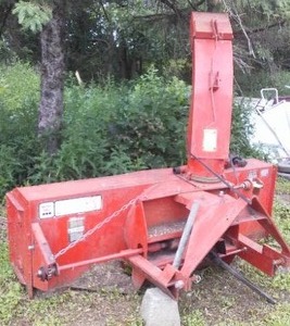 lot 402 image: McKee SnoLander Model 720 3pt. Snowblower